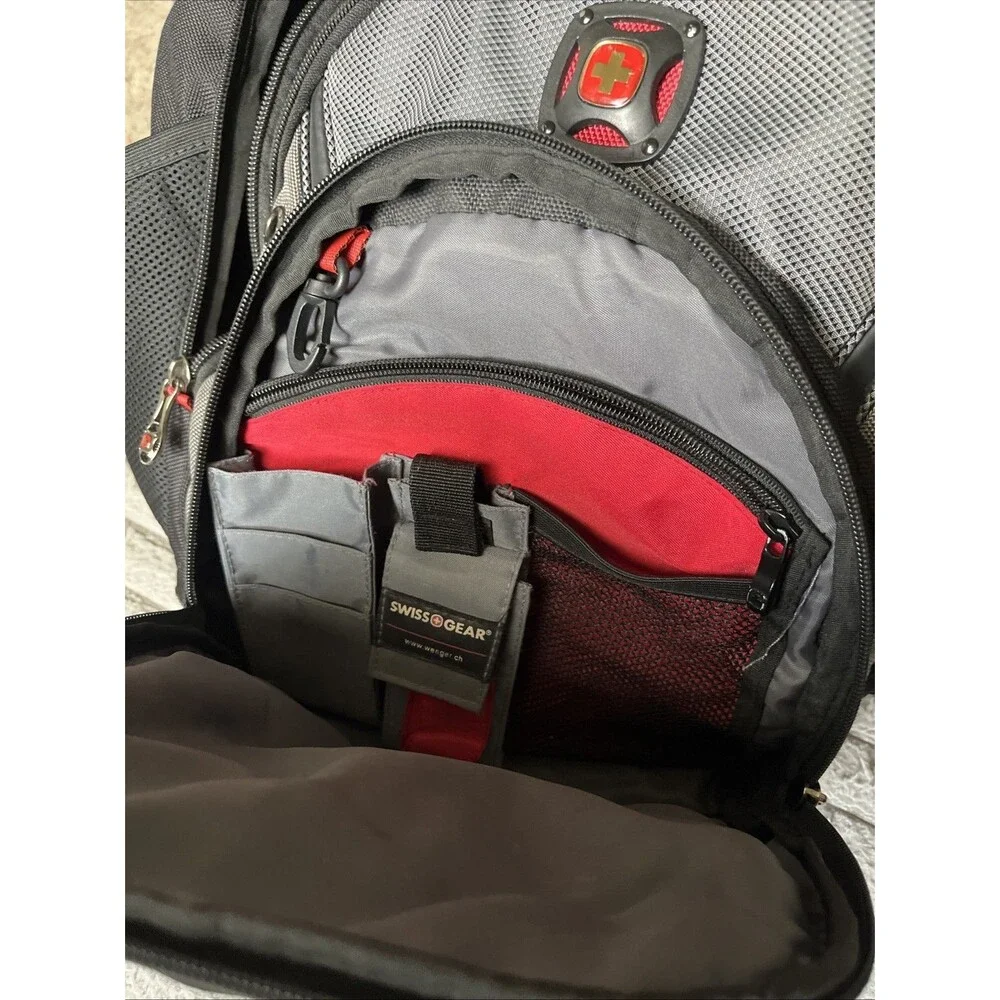 Wenger SWISS GEAR Synergy Pro 16 inch Laptop Backpack Black & Gray Shock Absorb